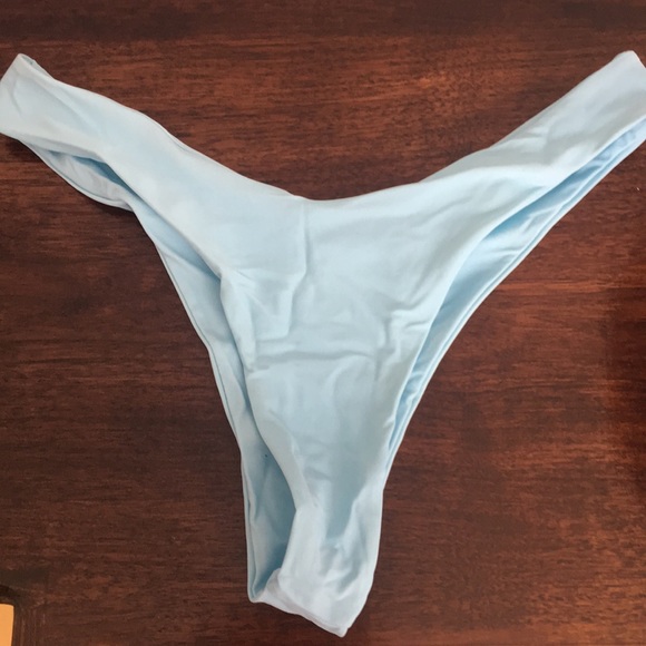 Bikini - Picture 2 of 3